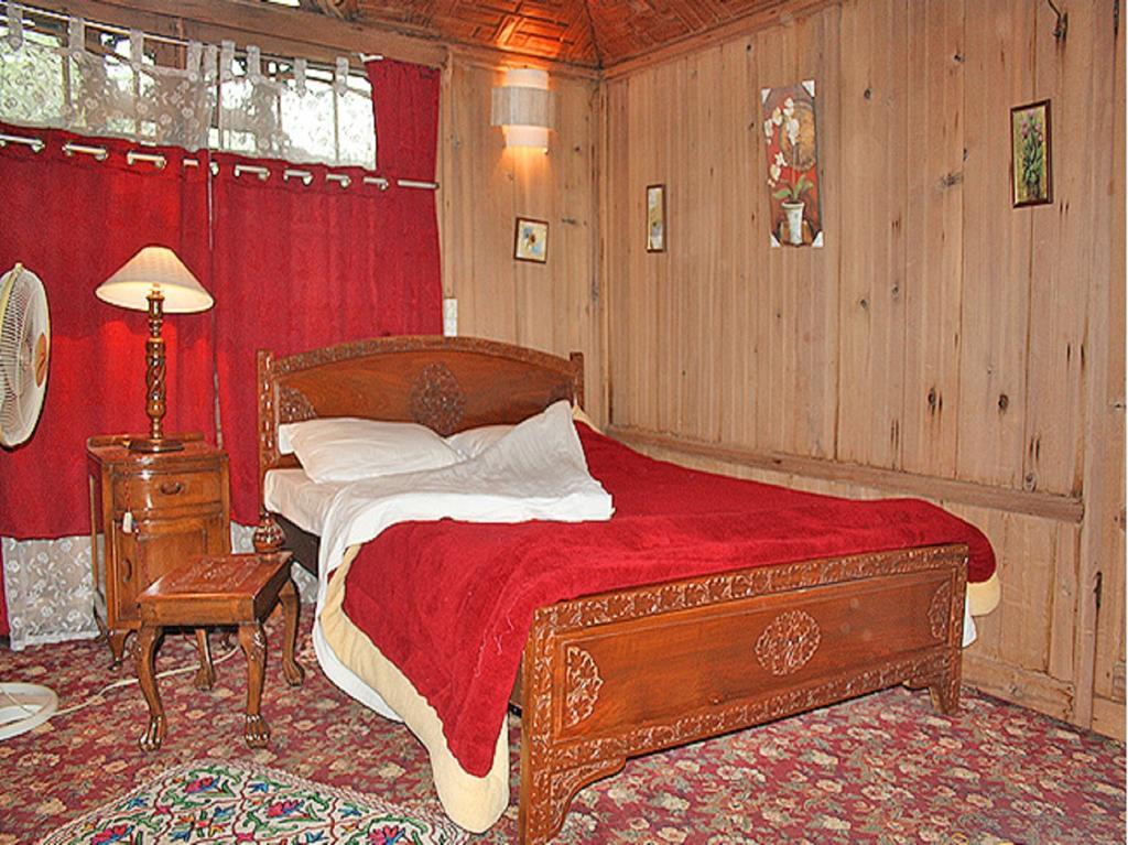 Nagin Bagh Akbar Group Of Heritage Houseboats חדר תמונה