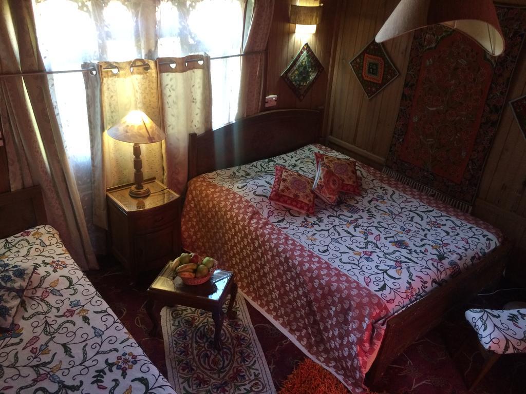 Nagin Bagh Akbar Group Of Heritage Houseboats מראה חיצוני תמונה